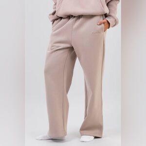 Comfrt Signature Wide Leg Sweatpants in Bark Size Medium Like New